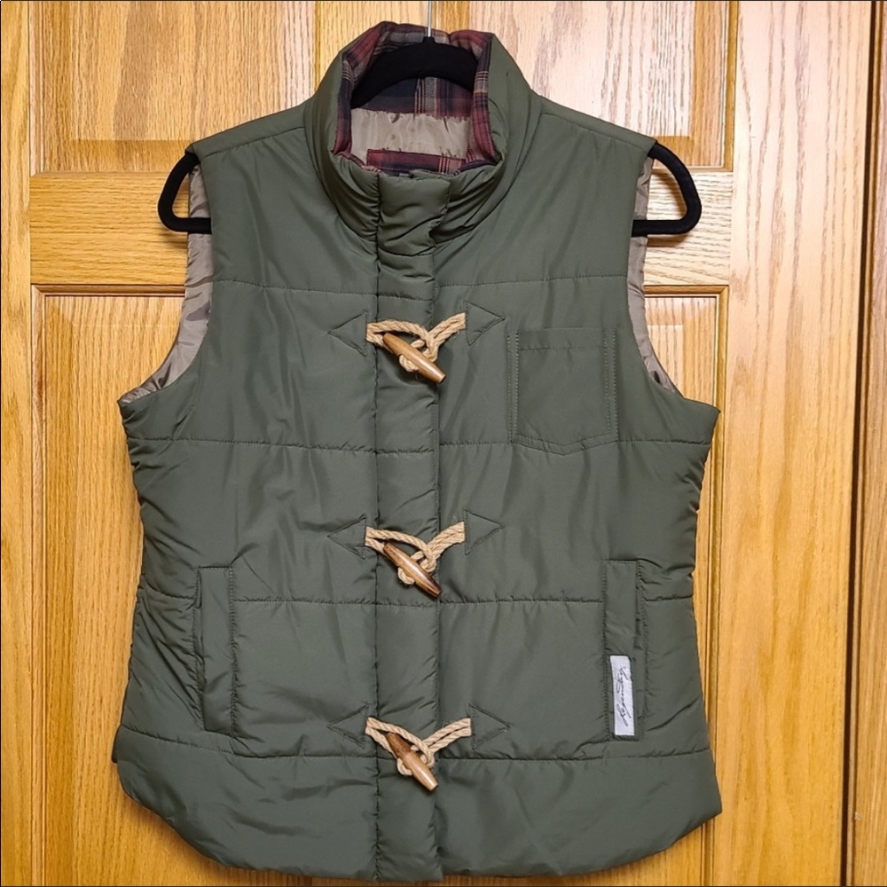 NWOT Woman's green puffer vest